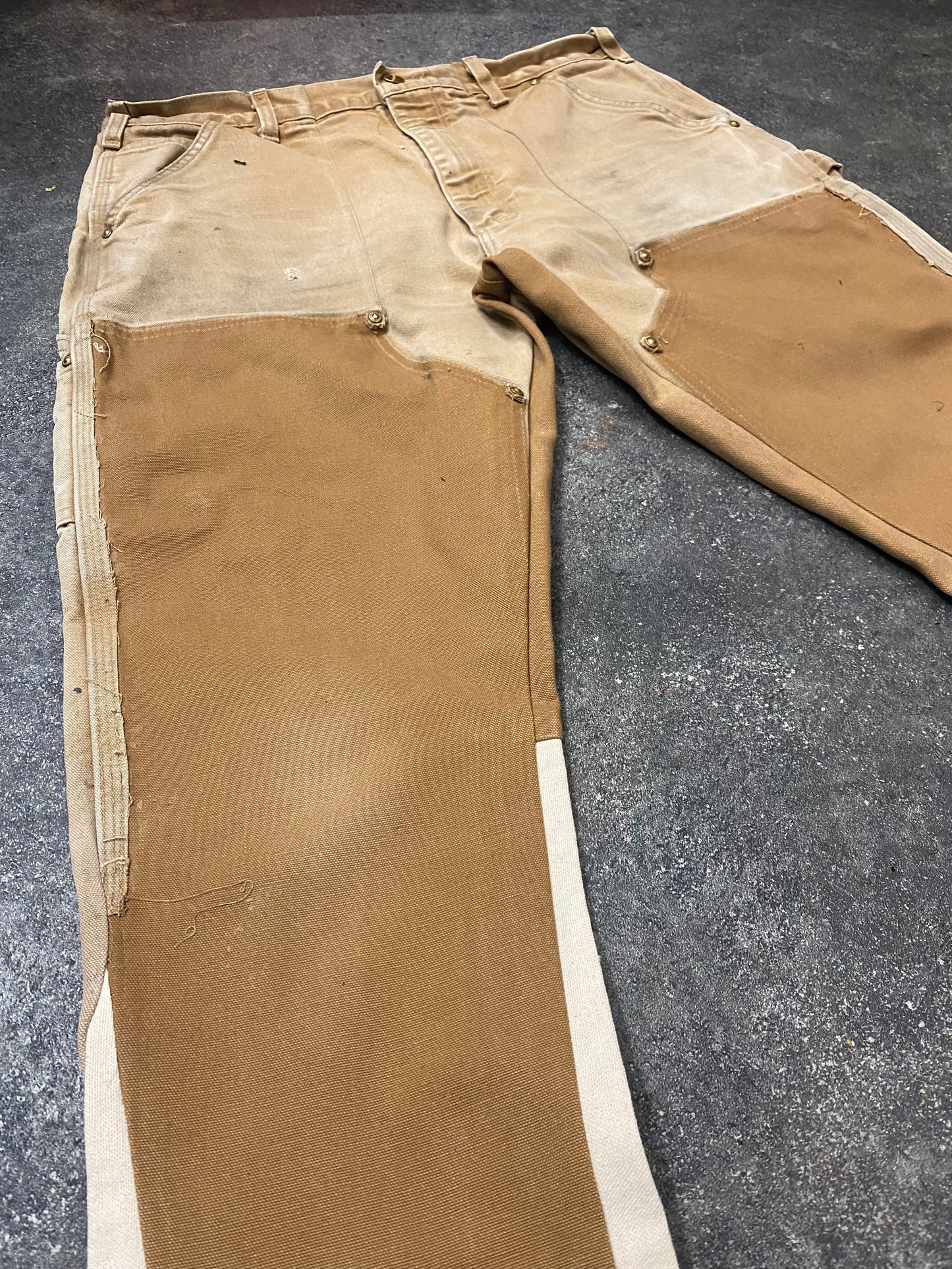 Double Knee Flare Jeans in Beige/Cream