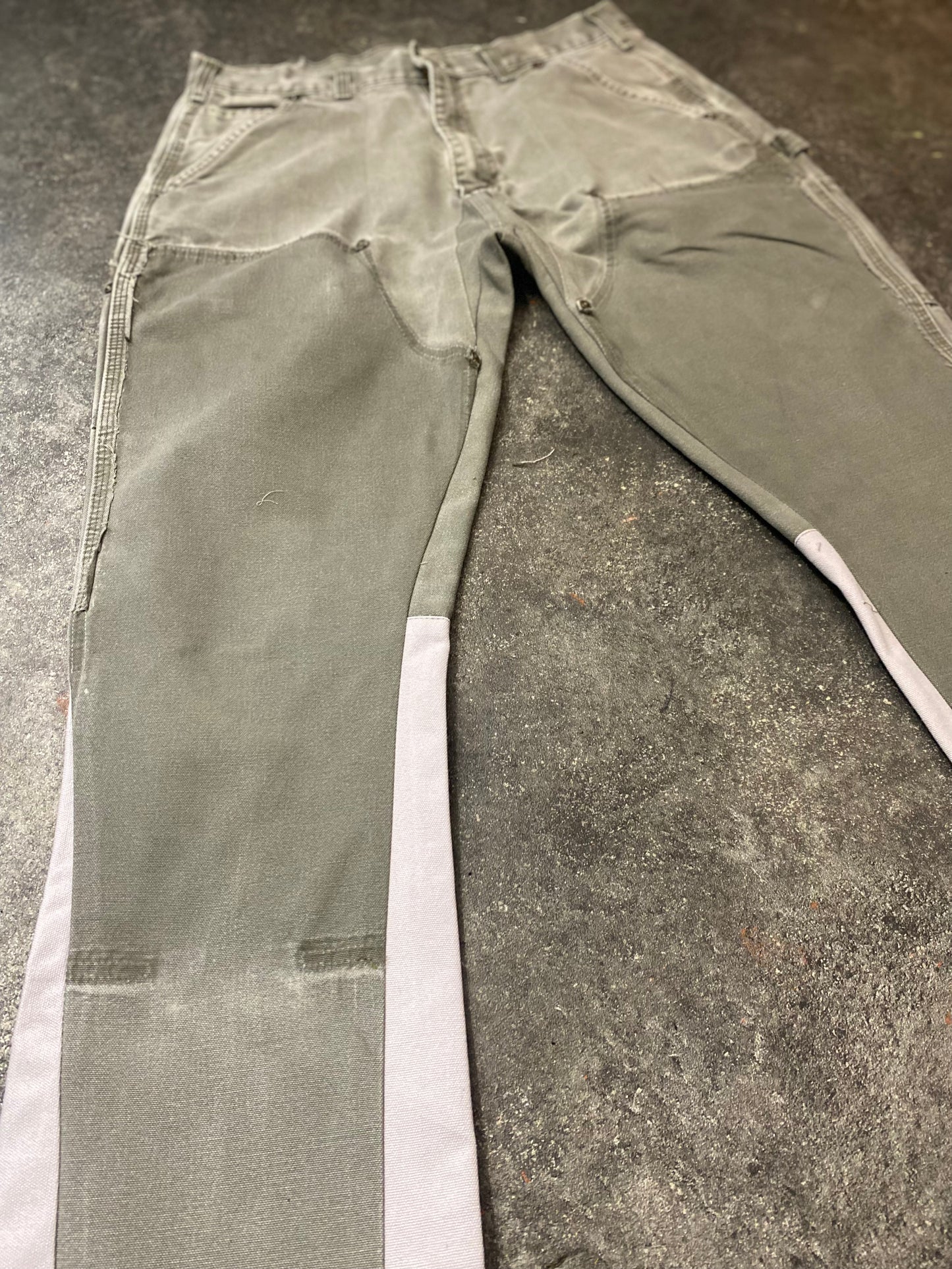 Double Knee Flare Jeans in Khaki/Light Grey